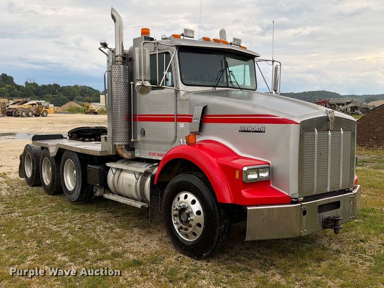 image for item EO8737 1994 Kenworth T800 semi truck