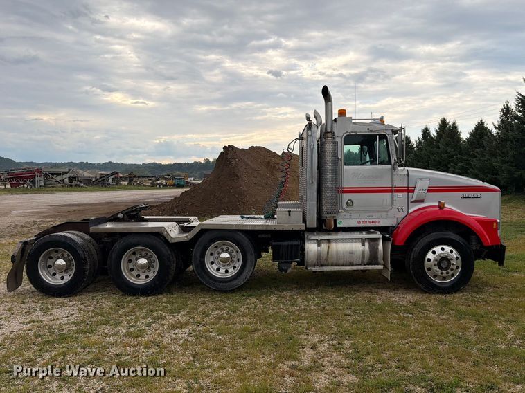 image for item EO8737 1994 Kenworth T800 semi truck