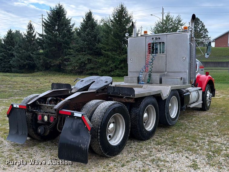 image for item EO8737 1994 Kenworth T800 semi truck