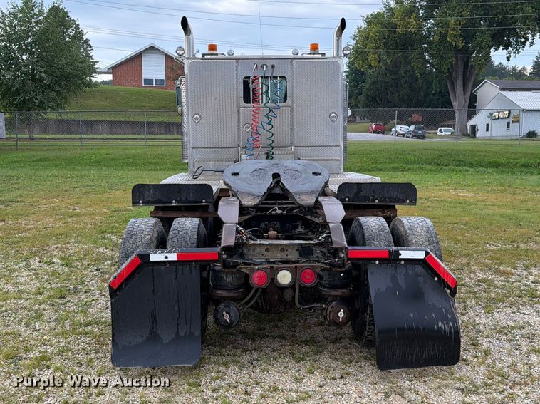 image for item EO8737 1994 Kenworth T800 semi truck