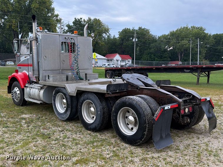 image for item EO8737 1994 Kenworth T800 semi truck