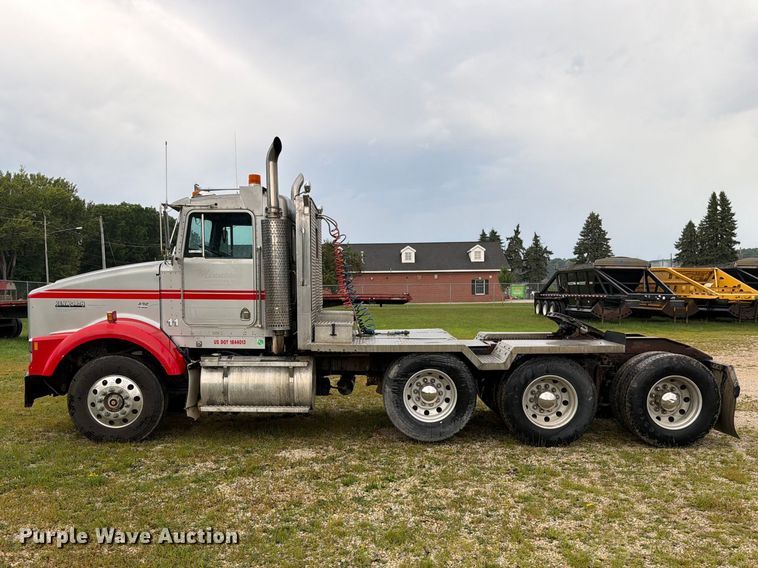 image for item EO8737 1994 Kenworth T800 semi truck