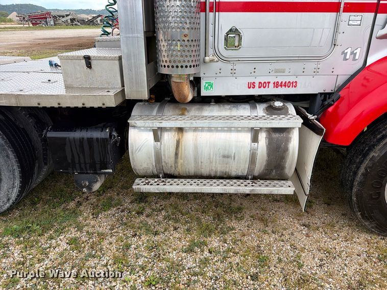 image for item EO8737 1994 Kenworth T800 semi truck