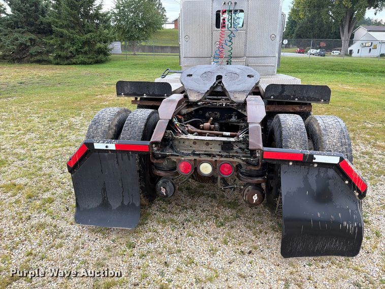 image for item EO8737 1994 Kenworth T800 semi truck