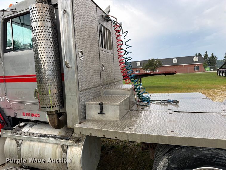 image for item EO8737 1994 Kenworth T800 semi truck