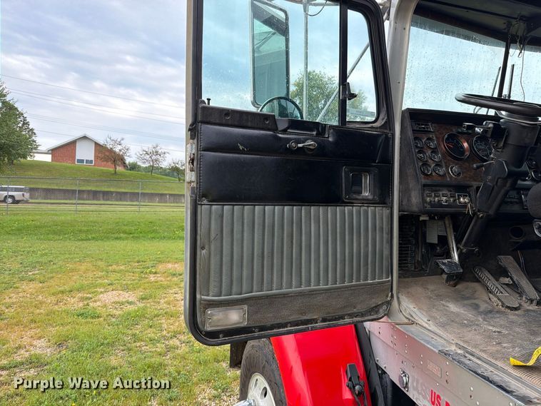 image for item EO8737 1994 Kenworth T800 semi truck