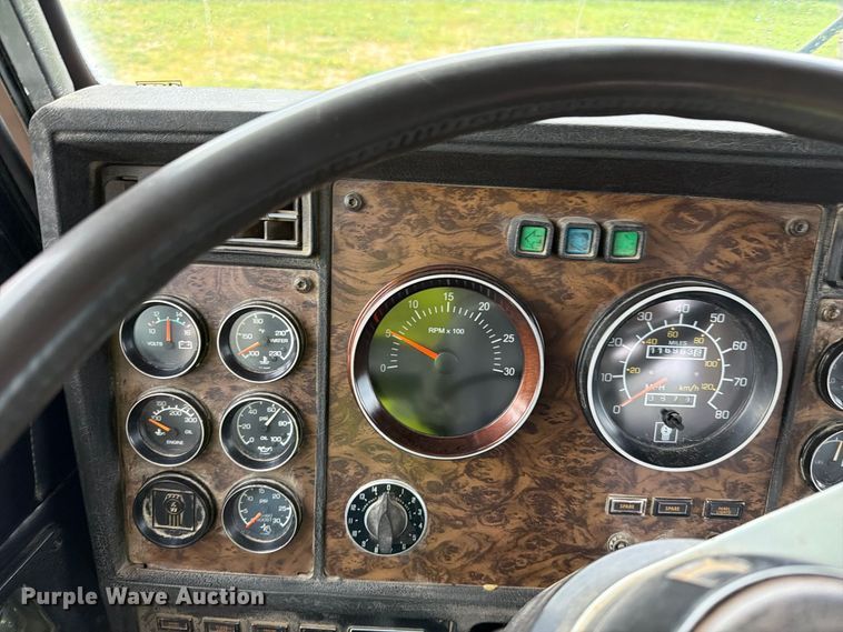 image for item EO8737 1994 Kenworth T800 semi truck