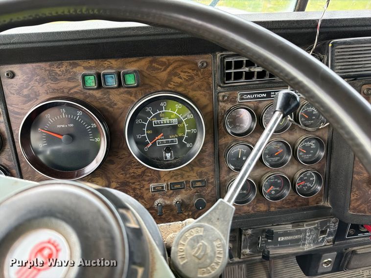image for item EO8737 1994 Kenworth T800 semi truck