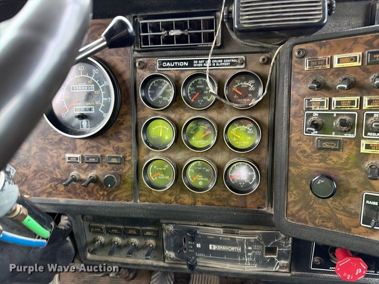 image for item EO8737 1994 Kenworth T800 semi truck