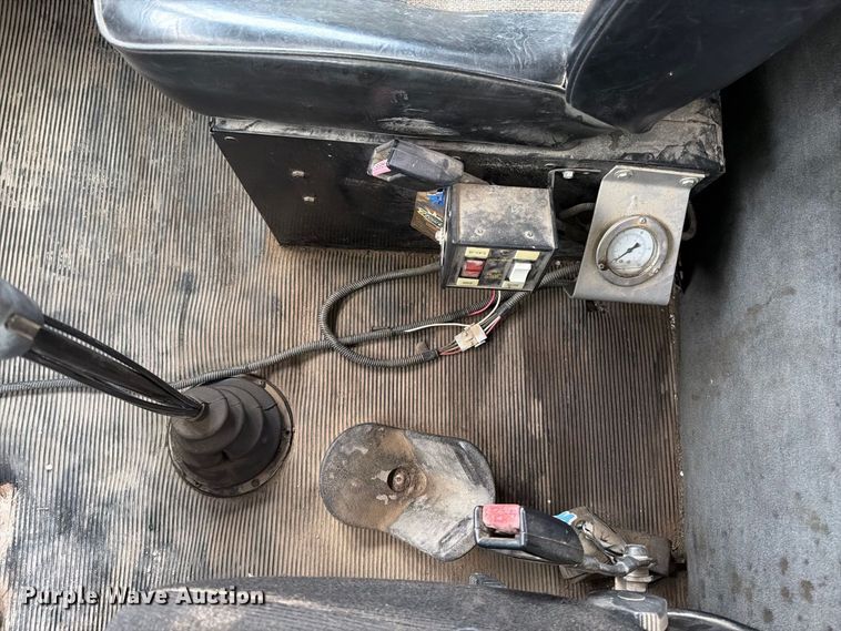 image for item EO8737 1994 Kenworth T800 semi truck