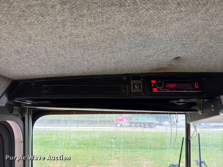 image for item EO8737 1994 Kenworth T800 semi truck