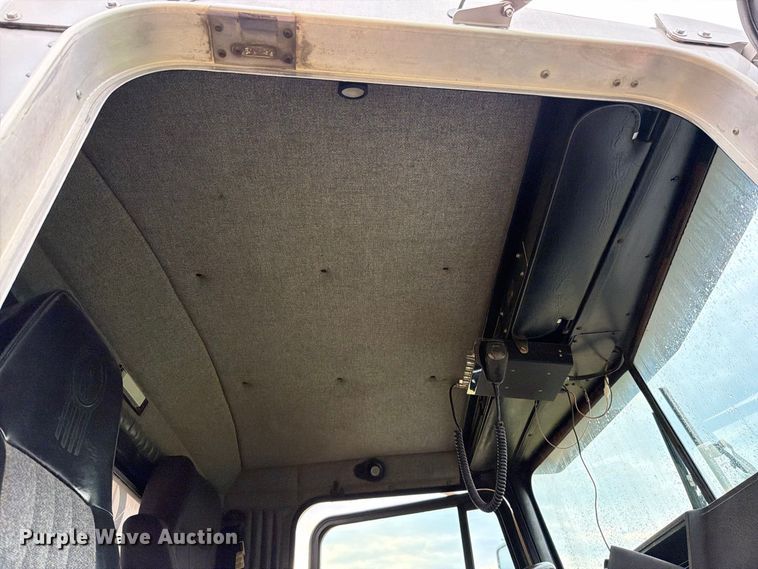 image for item EO8737 1994 Kenworth T800 semi truck