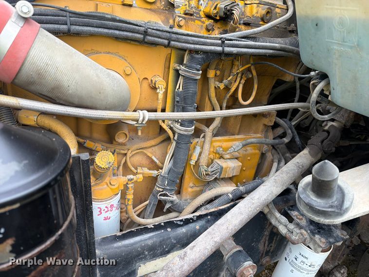 image for item EO8737 1994 Kenworth T800 semi truck