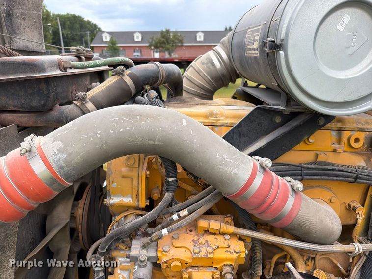 image for item EO8737 1994 Kenworth T800 semi truck