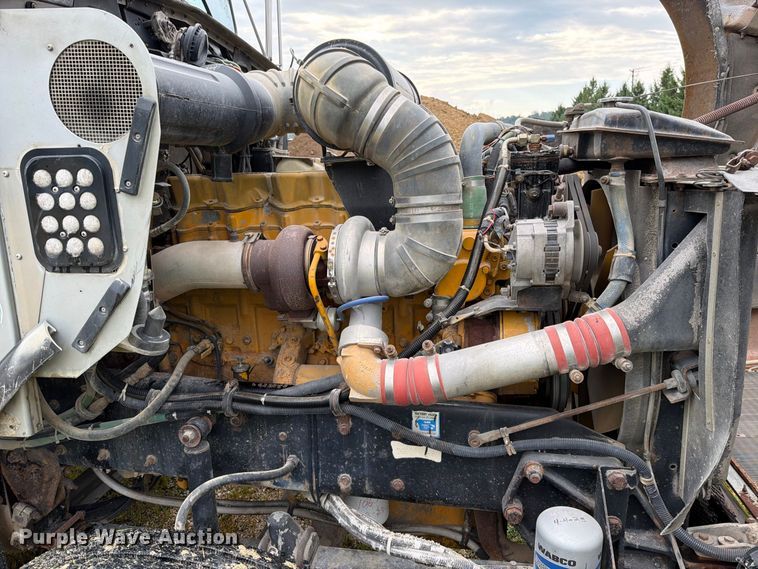 image for item EO8737 1994 Kenworth T800 semi truck