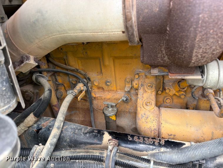 image for item EO8737 1994 Kenworth T800 semi truck