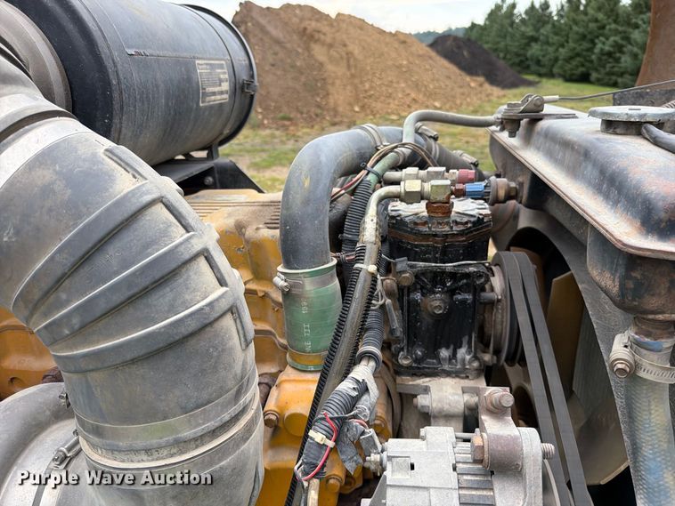 image for item EO8737 1994 Kenworth T800 semi truck