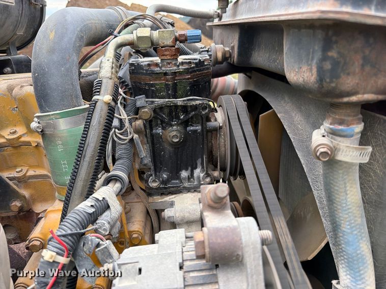 image for item EO8737 1994 Kenworth T800 semi truck