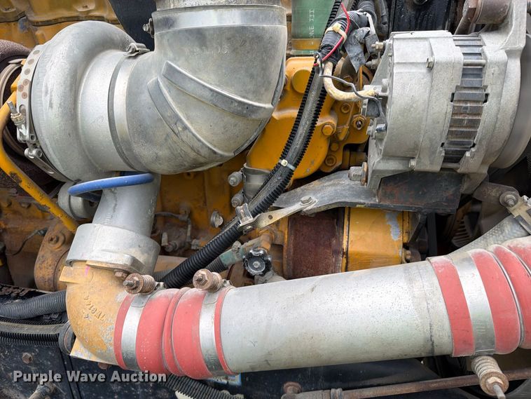 image for item EO8737 1994 Kenworth T800 semi truck