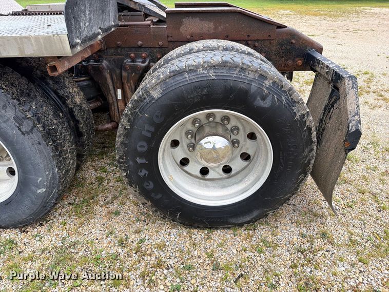 image for item EO8737 1994 Kenworth T800 semi truck