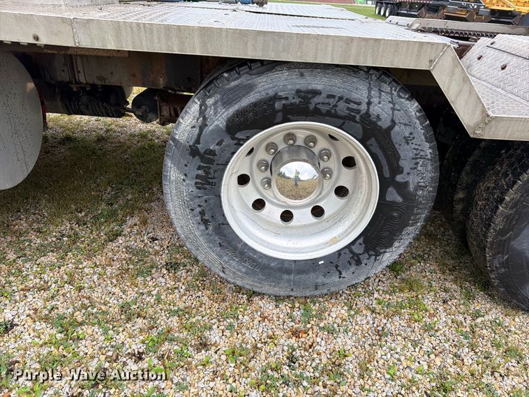 image for item EO8737 1994 Kenworth T800 semi truck
