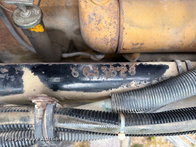image for item EO8737 1994 Kenworth T800 semi truck