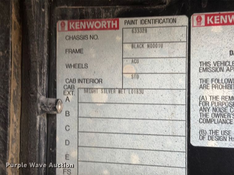 image for item EO8737 1994 Kenworth T800 semi truck