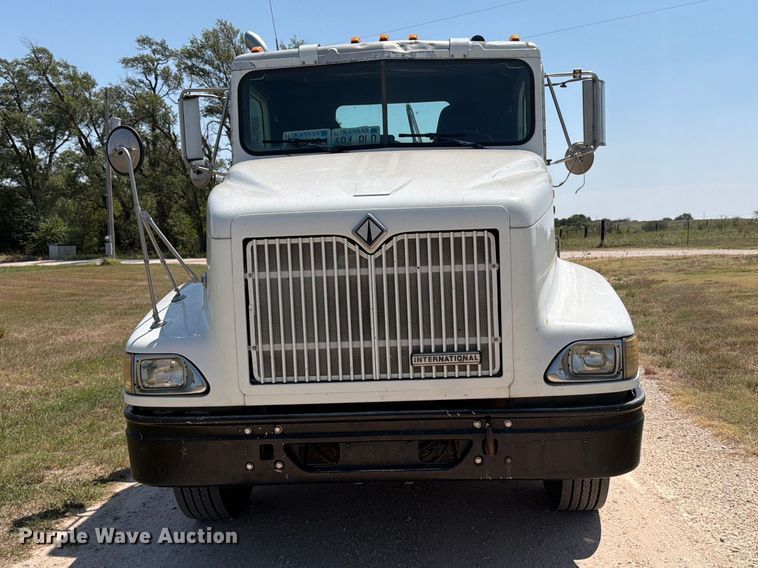 image for item EP7555 1999 International 9100 semi truck