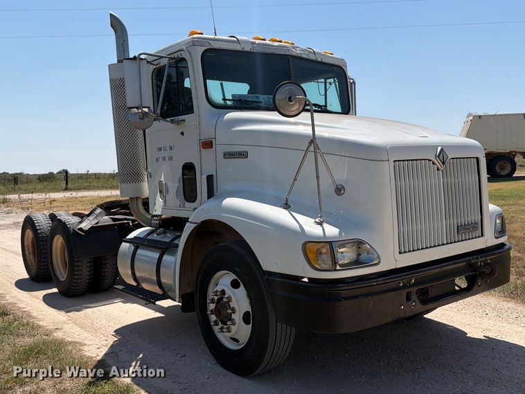 image for item EP7555 1999 International 9100 semi truck