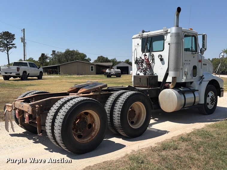 image for item EP7555 1999 International 9100 semi truck
