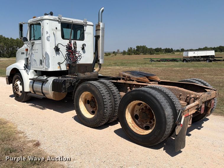 image for item EP7555 1999 International 9100 semi truck