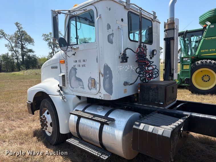 image for item EP7555 1999 International 9100 semi truck