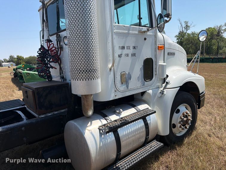 image for item EP7555 1999 International 9100 semi truck