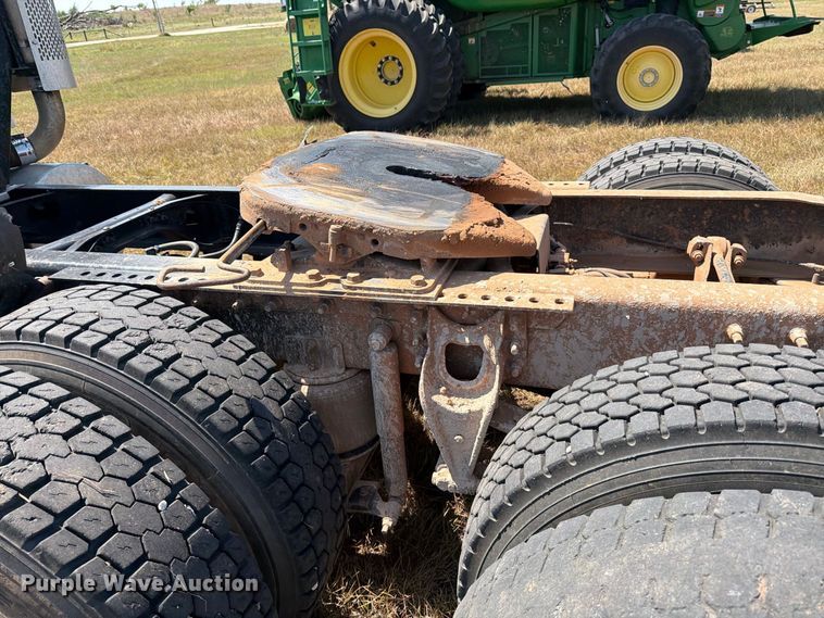 image for item EP7555 1999 International 9100 semi truck