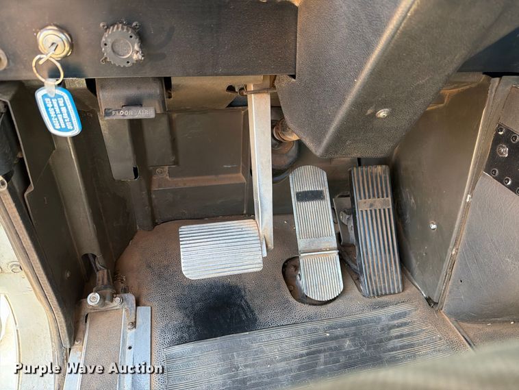 image for item EP7555 1999 International 9100 semi truck