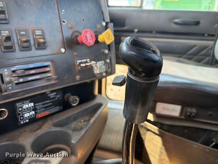 image for item EP7555 1999 International 9100 semi truck