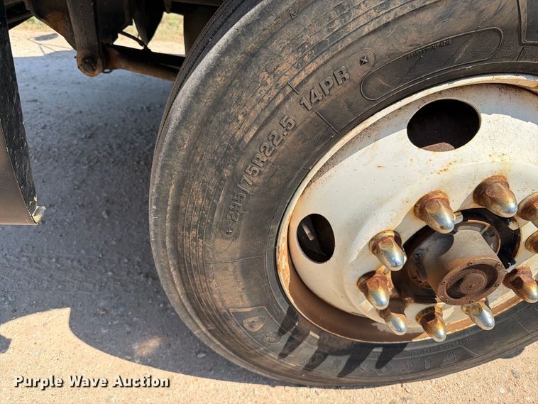 image for item EP7555 1999 International 9100 semi truck