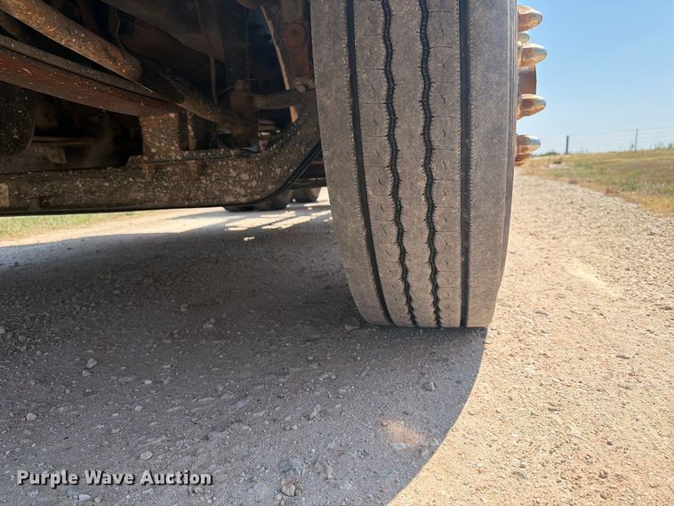 image for item EP7555 1999 International 9100 semi truck