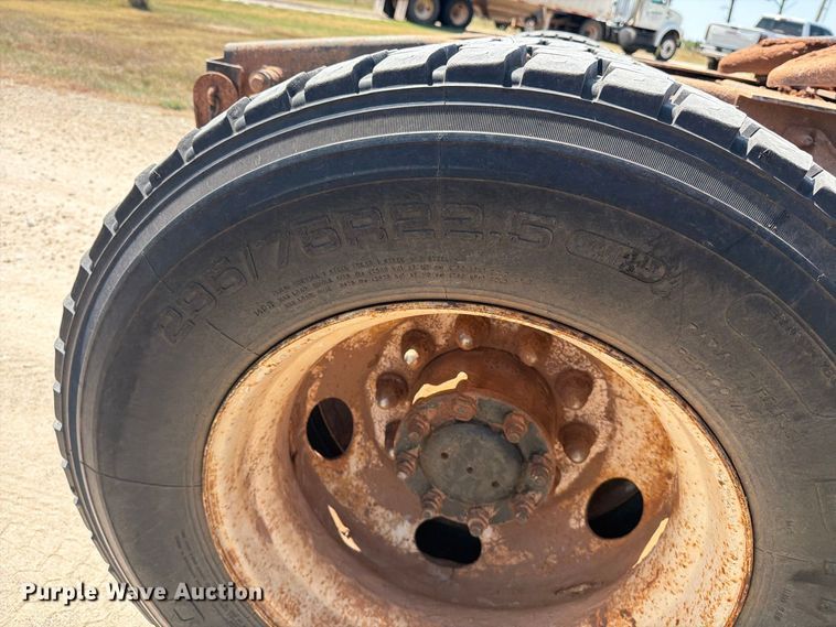 image for item EP7555 1999 International 9100 semi truck