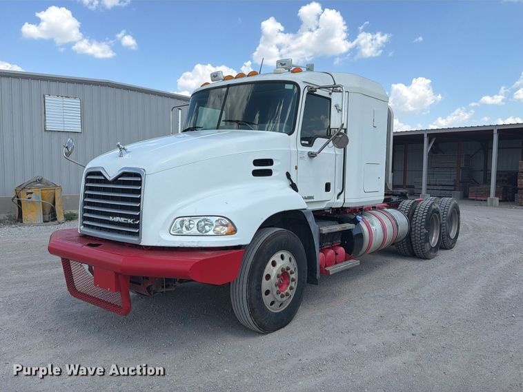 image for item EP7579 2013 Mack CXU613 semi truck