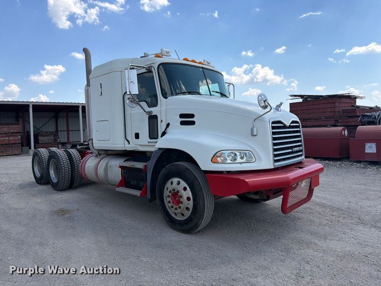 image for item EP7579 2013 Mack CXU613 semi truck