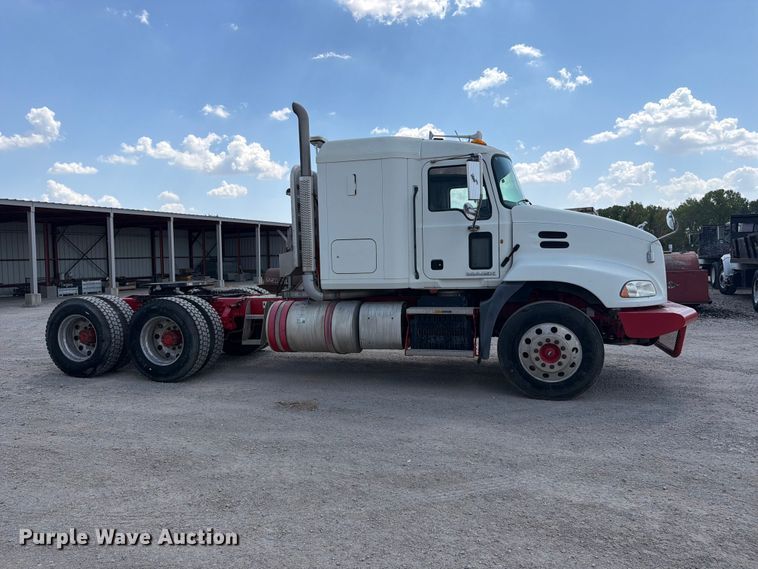 image for item EP7579 2013 Mack CXU613 semi truck
