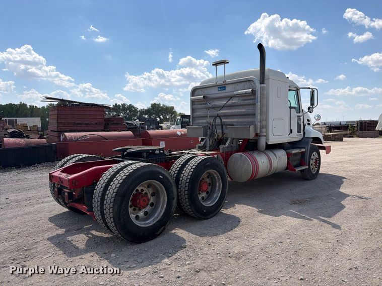 image for item EP7579 2013 Mack CXU613 semi truck