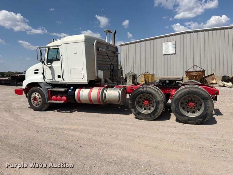 image for item EP7579 2013 Mack CXU613 semi truck