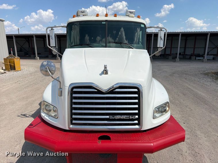 image for item EP7579 2013 Mack CXU613 semi truck