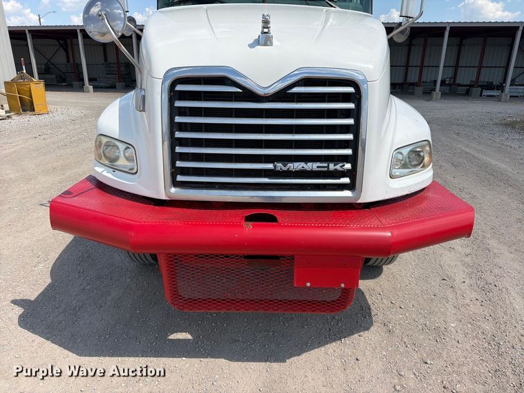 image for item EP7579 2013 Mack CXU613 semi truck