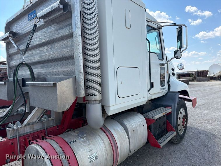 image for item EP7579 2013 Mack CXU613 semi truck