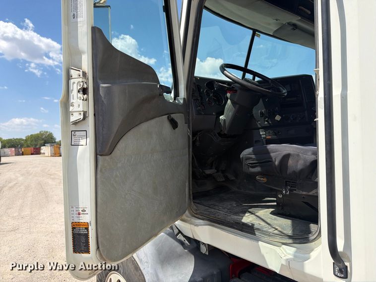 image for item EP7579 2013 Mack CXU613 semi truck