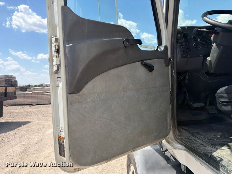 image for item EP7579 2013 Mack CXU613 semi truck