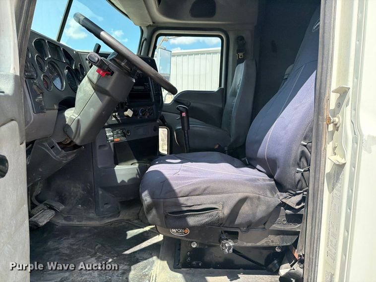 image for item EP7579 2013 Mack CXU613 semi truck